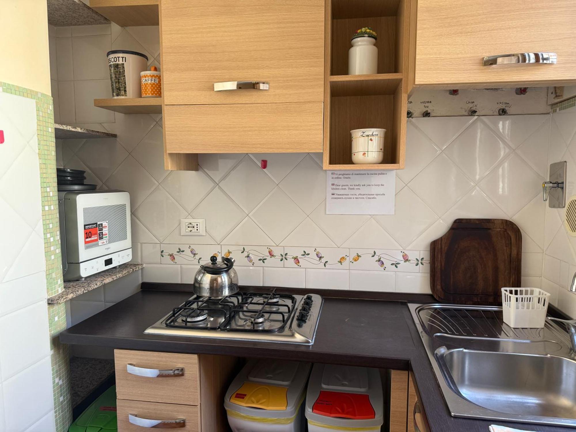 Anthony House, Anthony Floor 3, Castro Pretorio — Photos 1